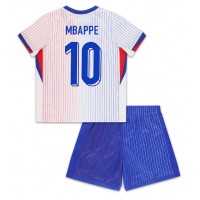 Camiseta Francia Kylian Mbappe #10 Visitante Equipación para niños Eurocopa 2024 manga corta (+ pantalones cortos)